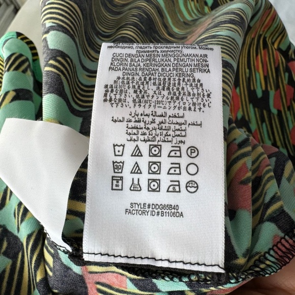 BCBG Adele Wrap Dress Size Small - Multicolor Abstract Print, Long Sleeve, NWT - Picture 9 of 15